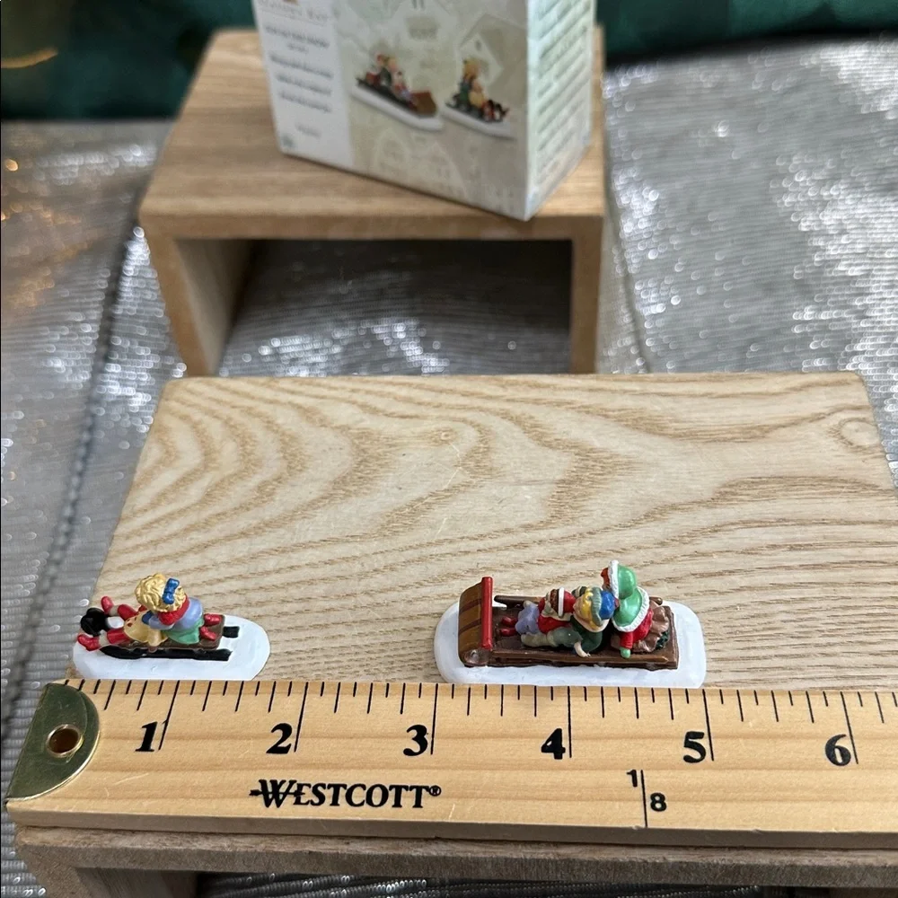 Department 56 Seasons Bay Fun In The Snow Figurine‎